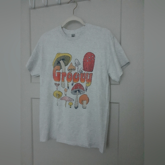 Groovy Mushrooms Graphic T-Shirt - Picture 5 of 5